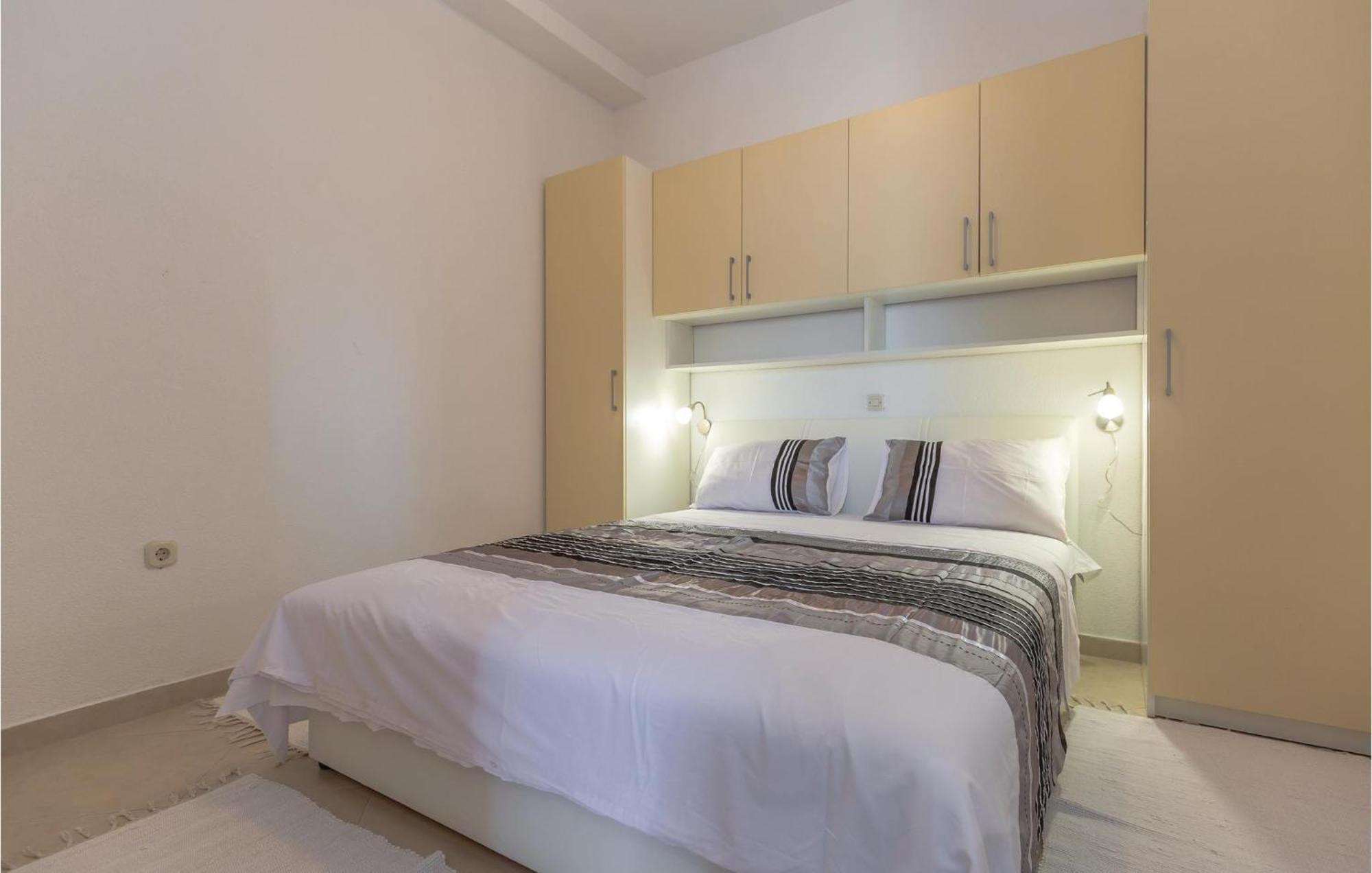 Awesome Home In Podgora With Kitchen Bagian luar foto