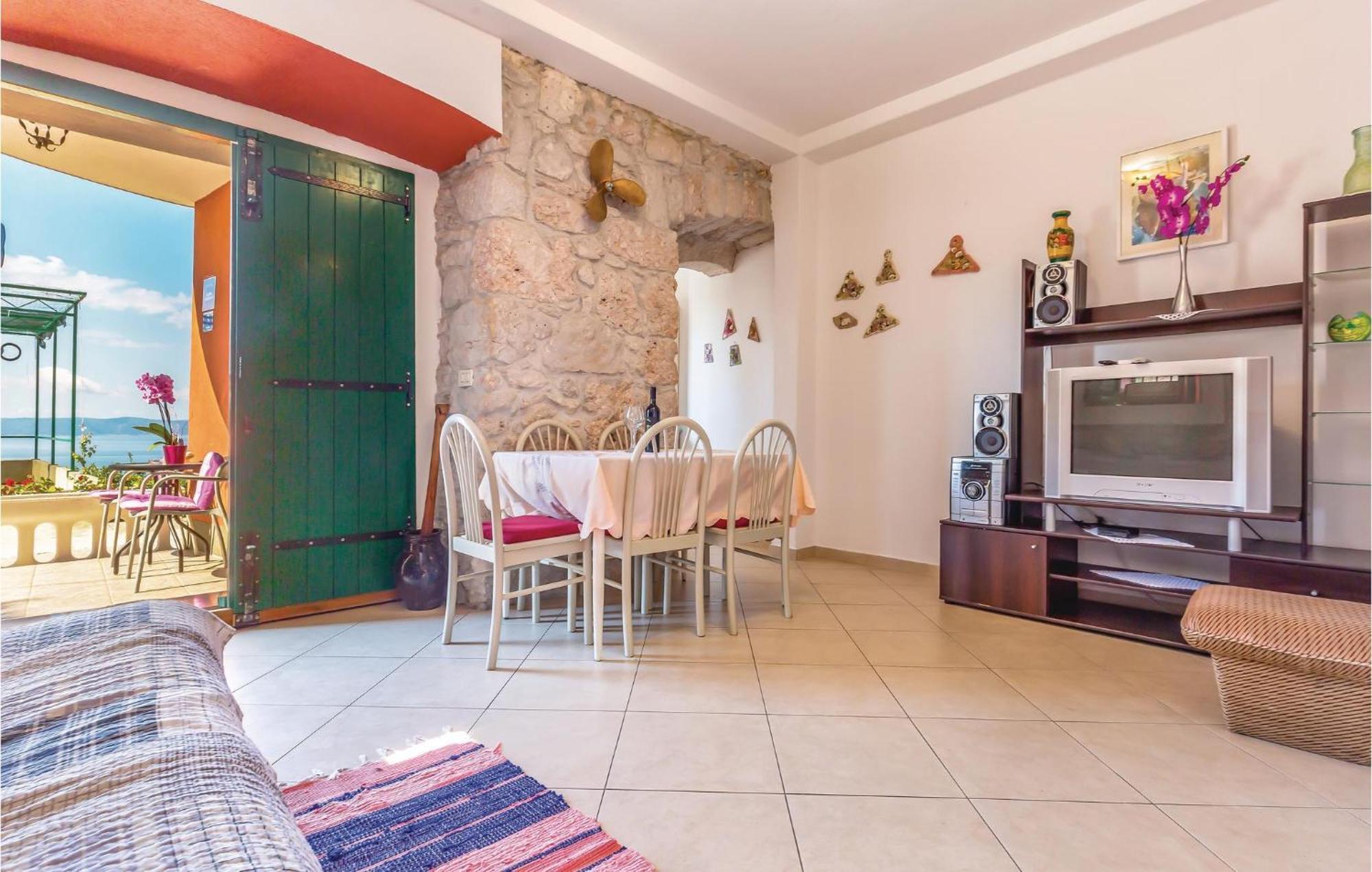 Awesome Home In Podgora With Kitchen Bagian luar foto