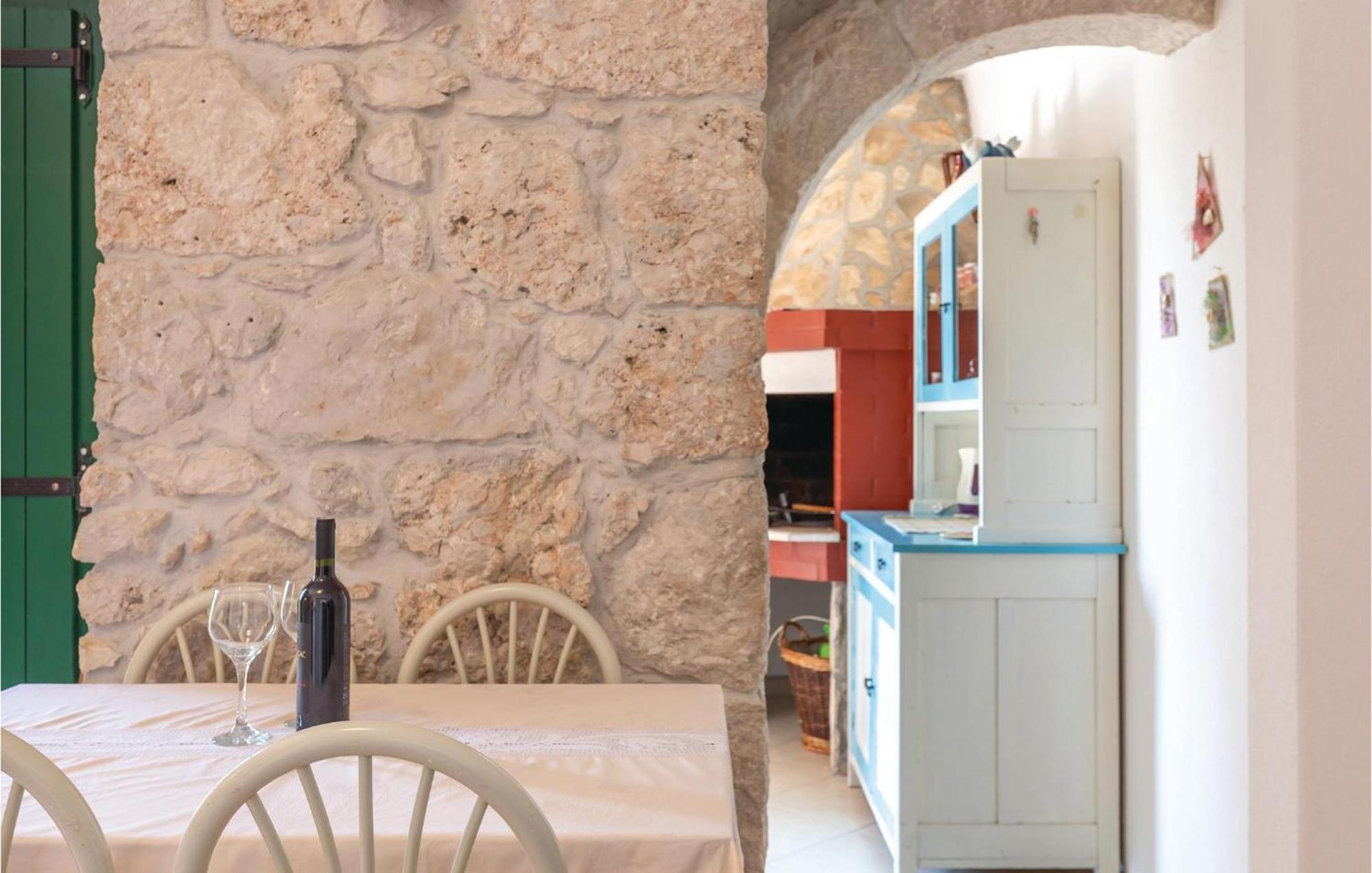 Awesome Home In Podgora With Kitchen Bagian luar foto