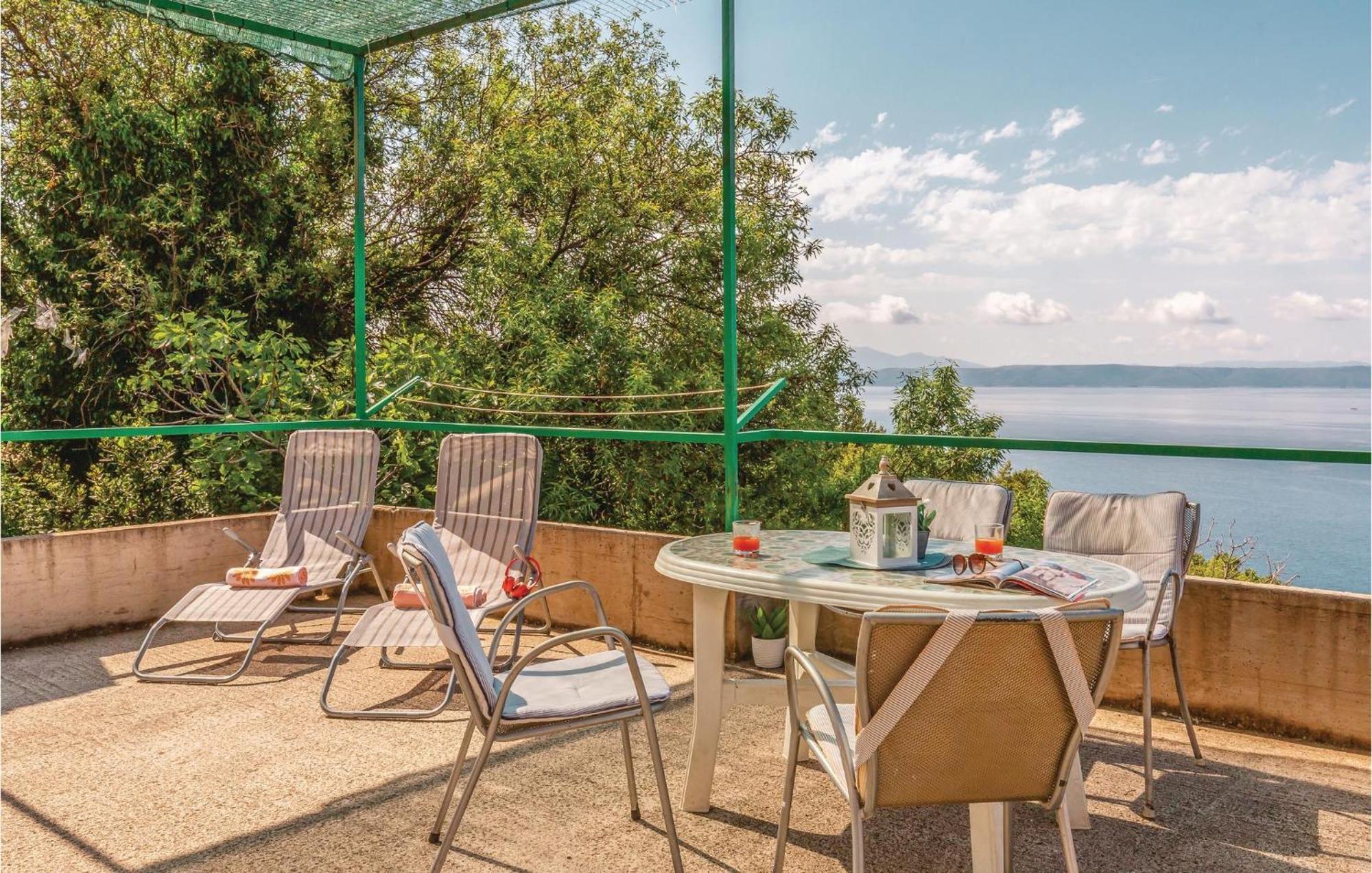 Awesome Home In Podgora With Kitchen Bagian luar foto